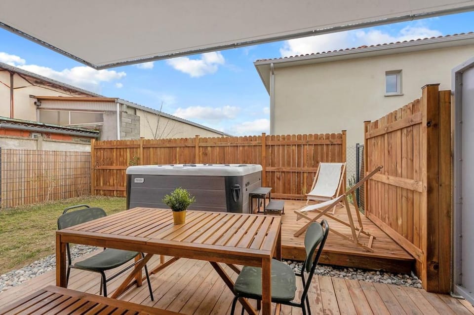 Charmant appartement SPA Apartment in Toulouse