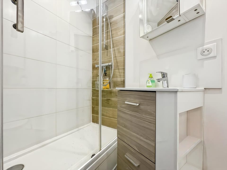 Shower, Bathroom
