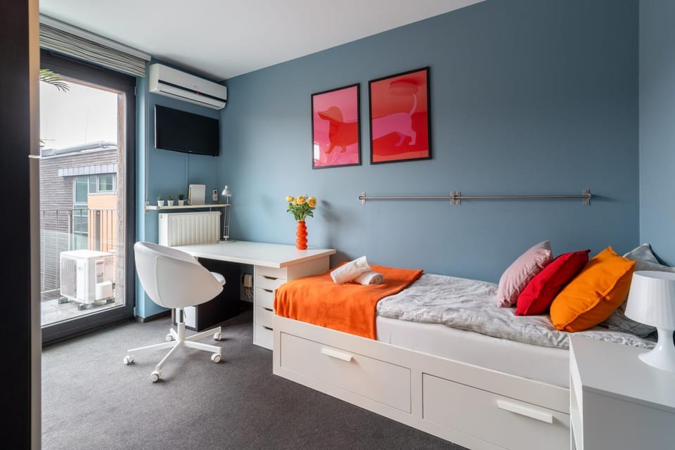 Bed, Photo of the whole room, Bedroom