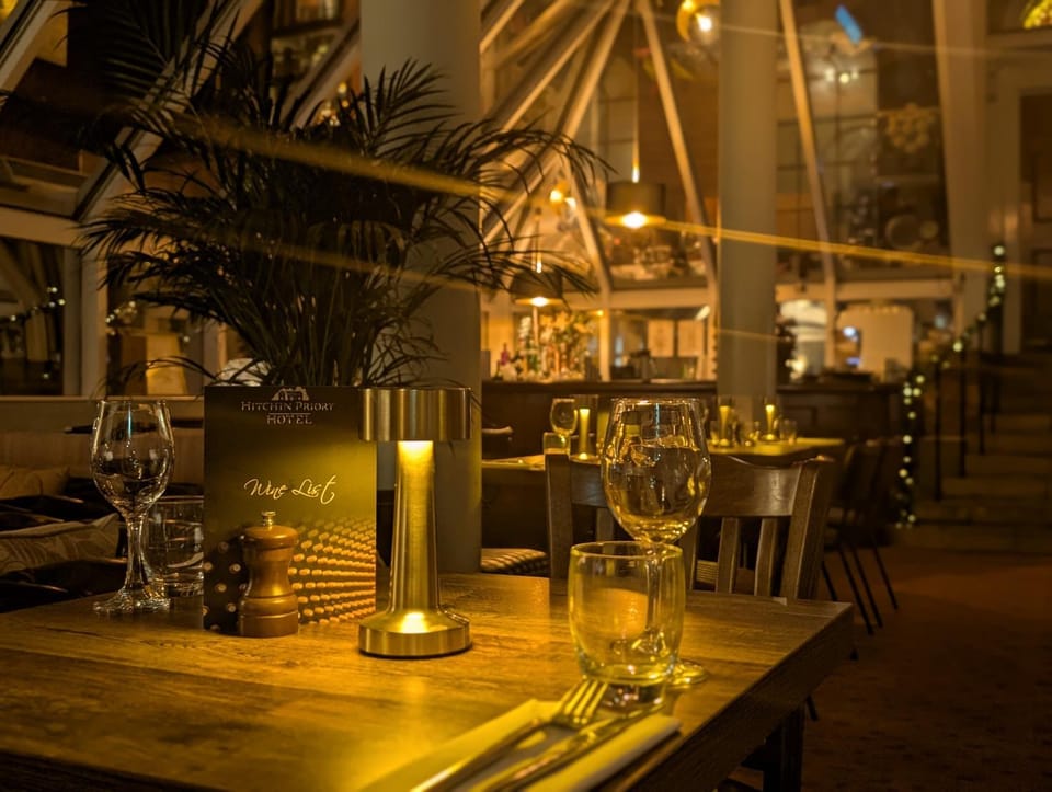Restaurant/places to eat, Lounge or bar, Food and drinks, Seating area, Drinks