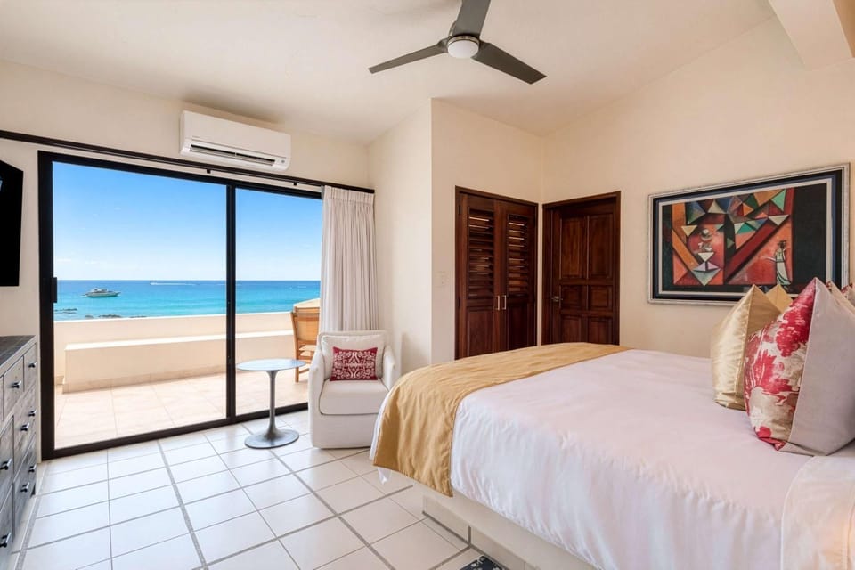 Bed, Bedroom, Sea view