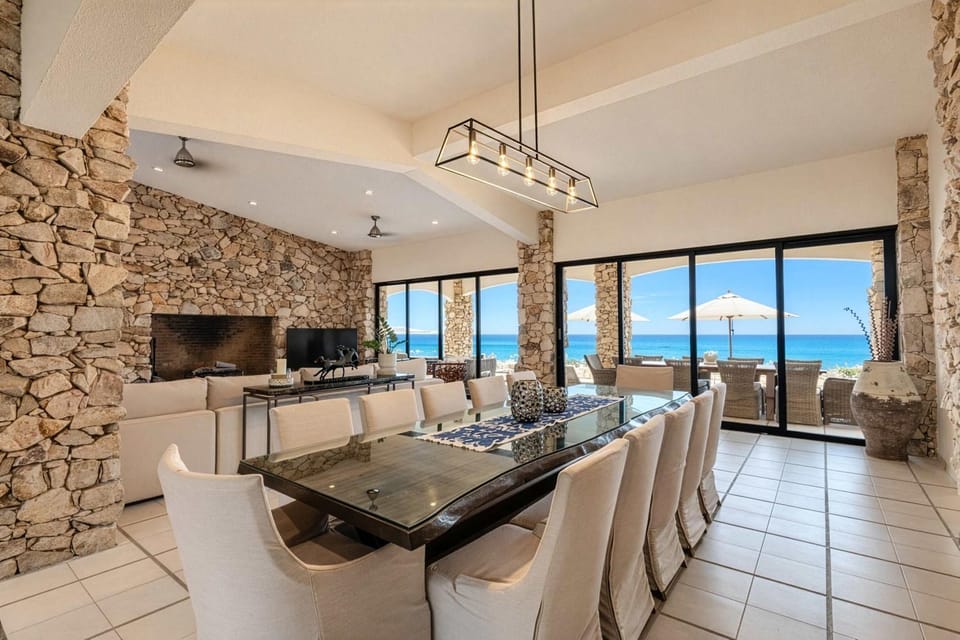 Seating area, Dining area, Sea view