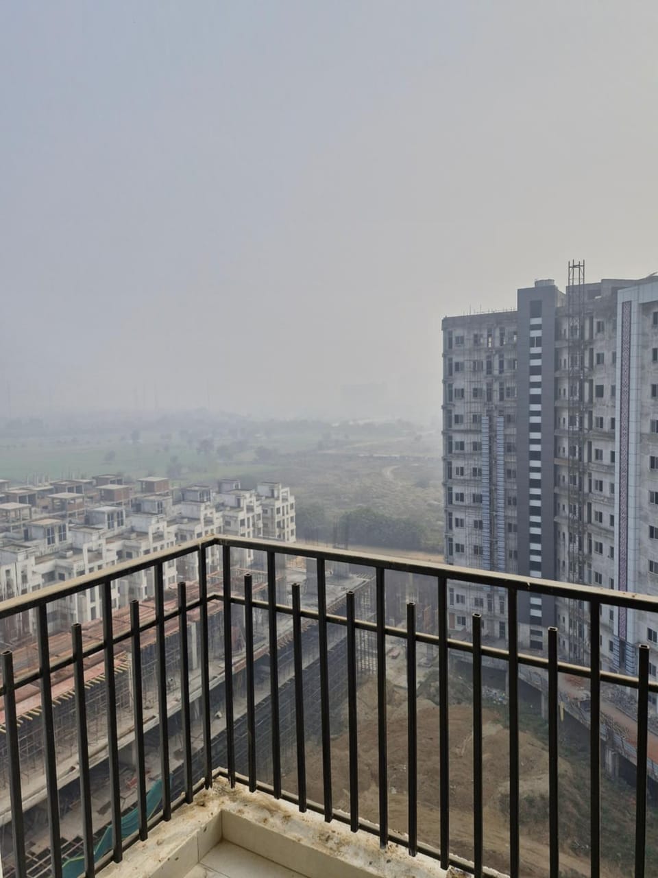 Private Cozy Studio Hourly ,Daily Stays Available Apartment in Noida