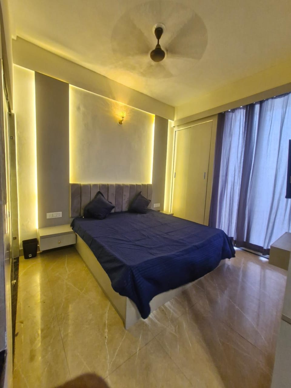 Private Cozy Studio Hourly ,Daily Stays Available Apartment in Noida