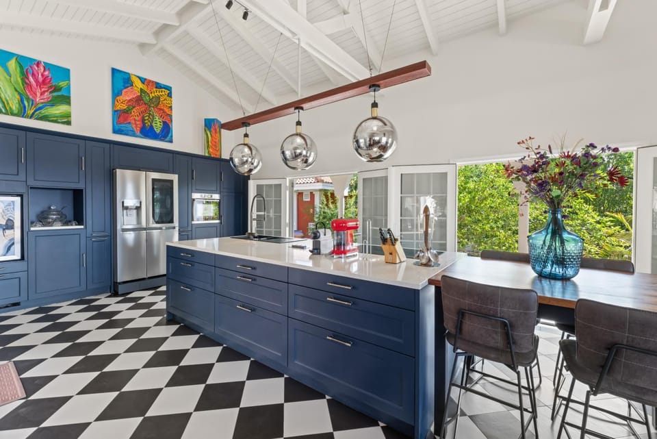 Kitchen or kitchenette, Food and drinks, Decorative detail, Dining area, Food