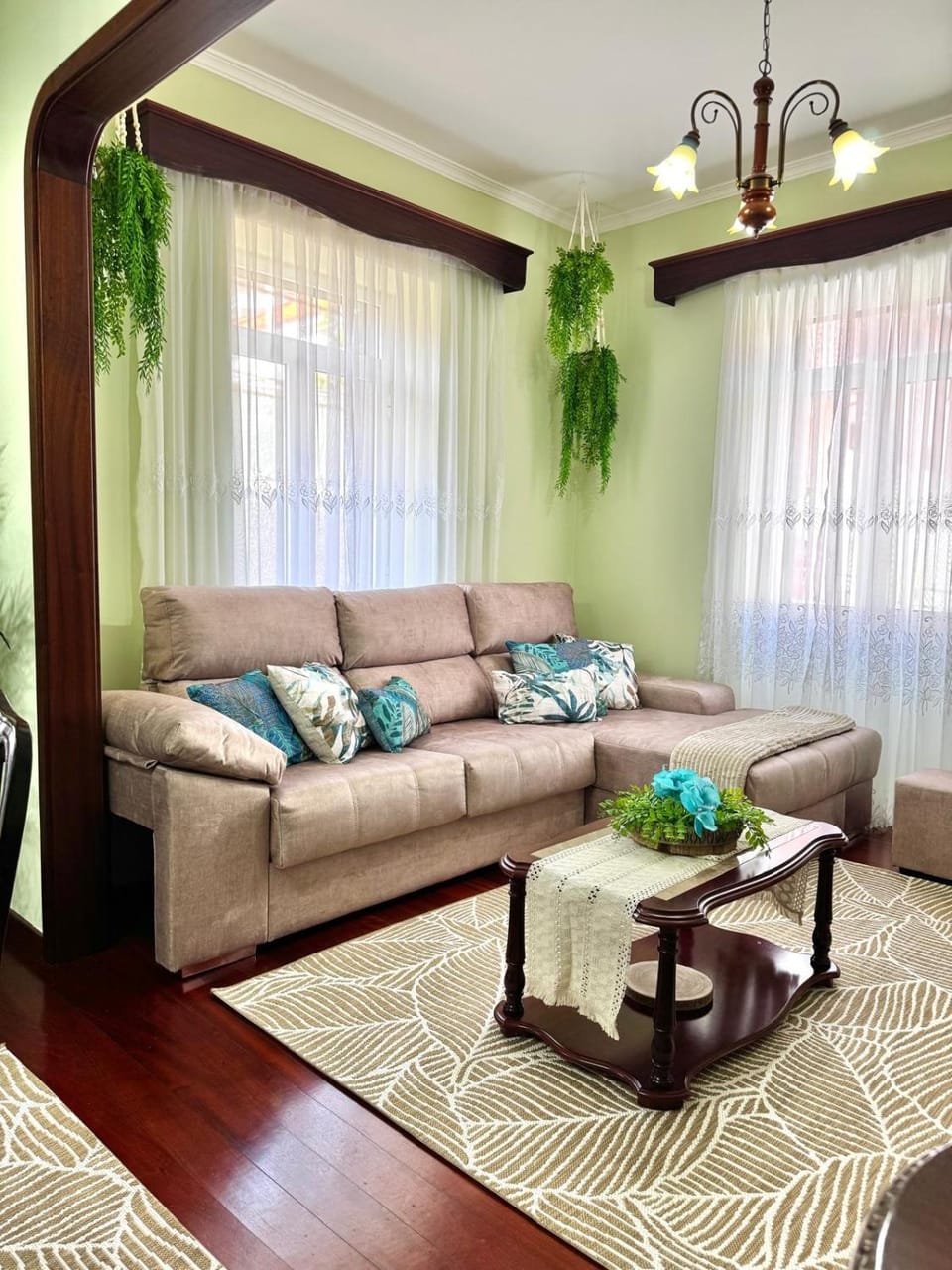 Communal lounge/ TV room, Living room, Seating area