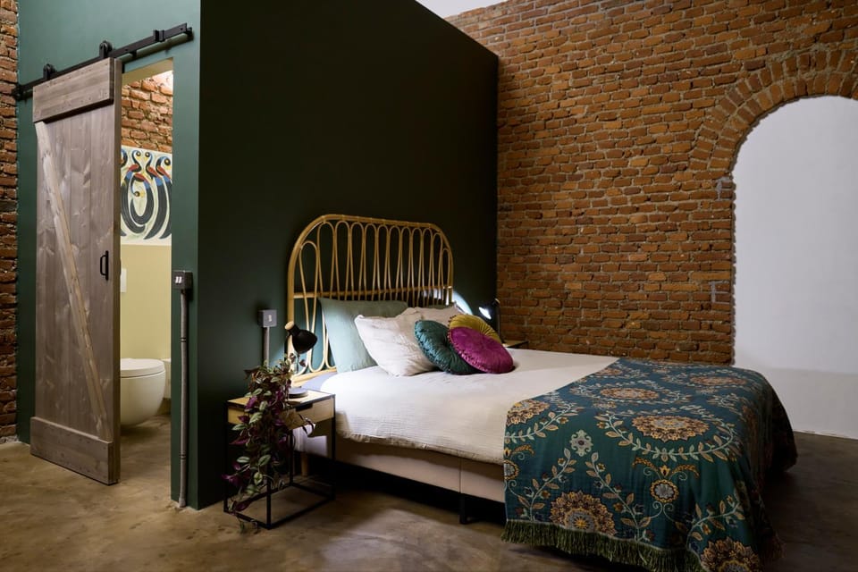 Toilet, Bed, Bathroom, TV and multimedia, Photo of the whole room, Bedroom, minibar