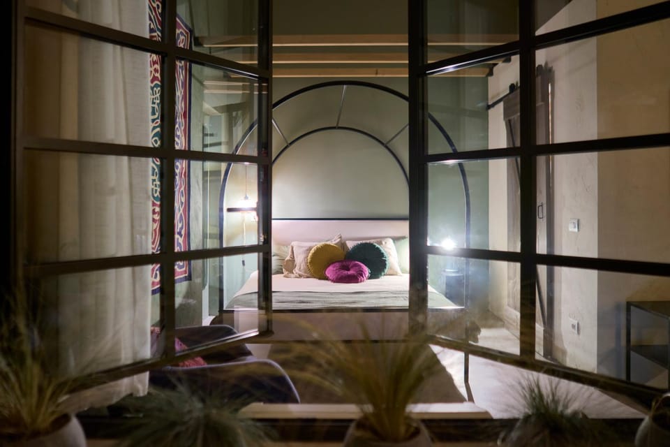 Bed, Bathroom, TV and multimedia, Bedroom, hair dryier, towels