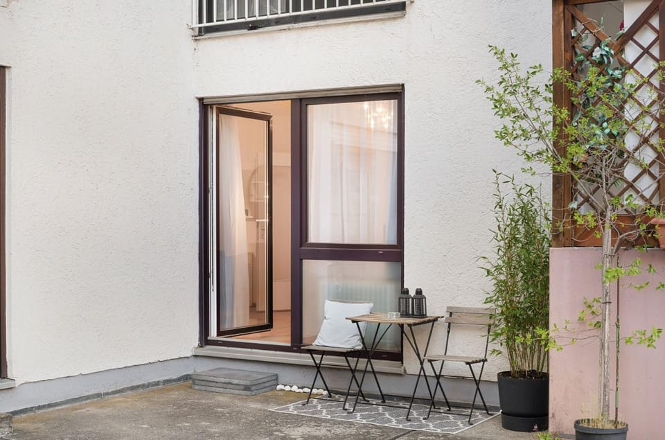 Property building, Patio, Balcony/Terrace, Balcony/Terrace