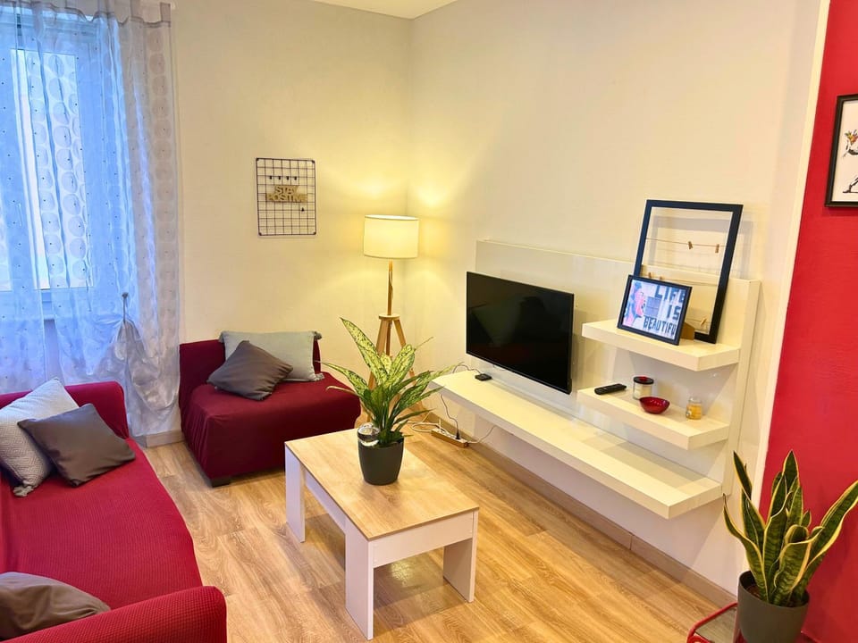 Communal lounge/ TV room, TV and multimedia, Living room, Seating area, Evening entertainment
