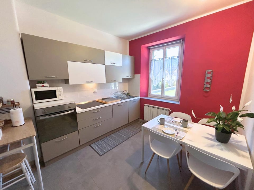 Kitchen or kitchenette, Dining area, dishwasher, oven, stove