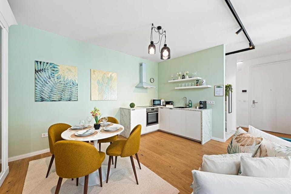 Green Jungle Oasis - Central Vienna Apartment in Vienna