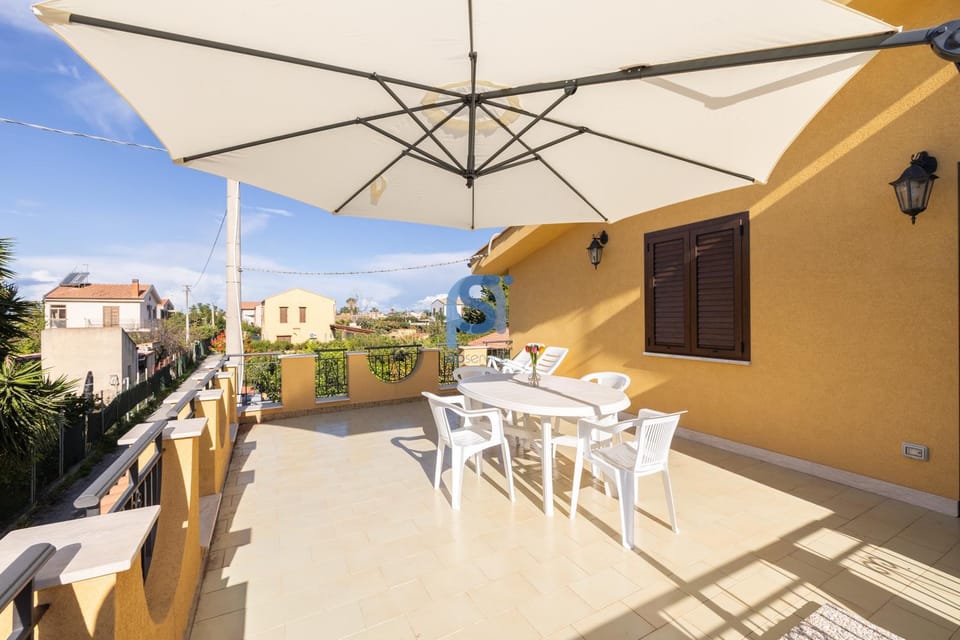 Property building, Balcony/Terrace, furniture
