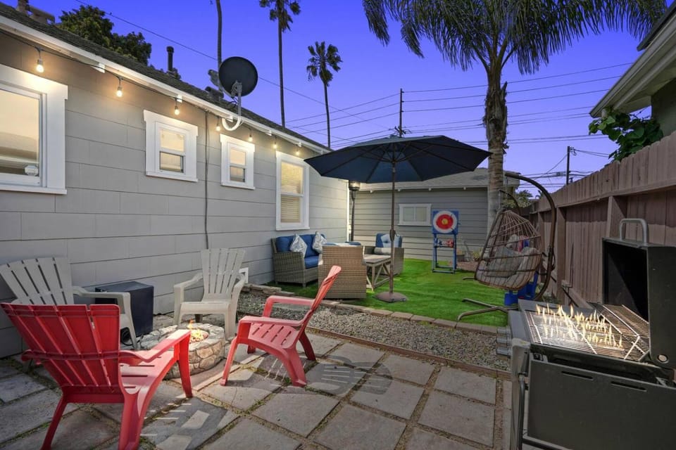 Fire pit, Game Room & BBQ - Family-Friendly Home House in Long Beach