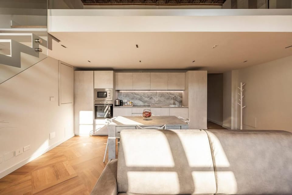 Kitchen or kitchenette, Living room, Photo of the whole room, Seating area, Dining area, oven