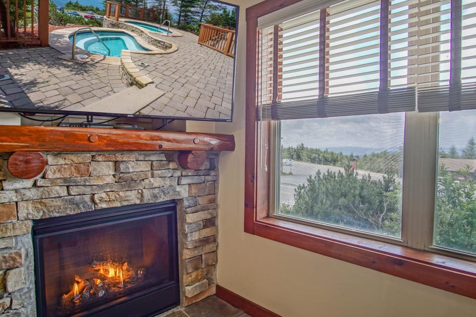 TV and multimedia, Living room, fireplace