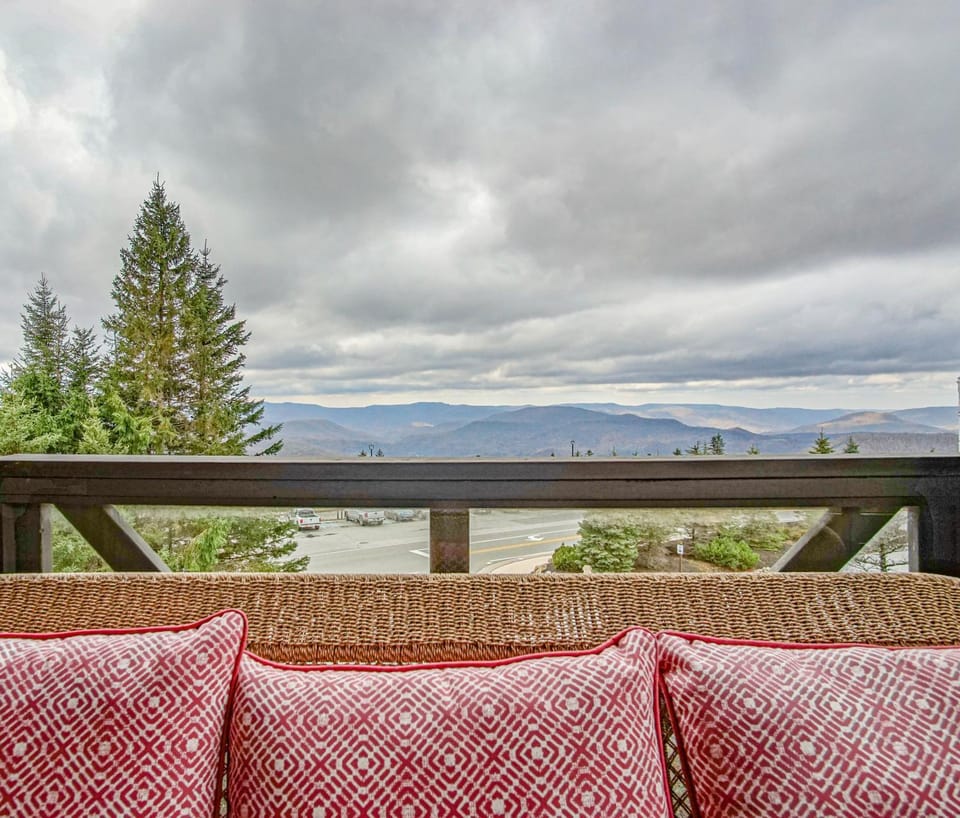Day, View (from property/room), Balcony/Terrace, Seating area, Mountain view