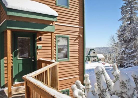 Property building, Facade/entrance, Day, Winter
