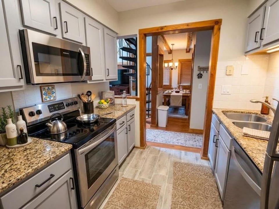 Kitchen or kitchenette, kitchen