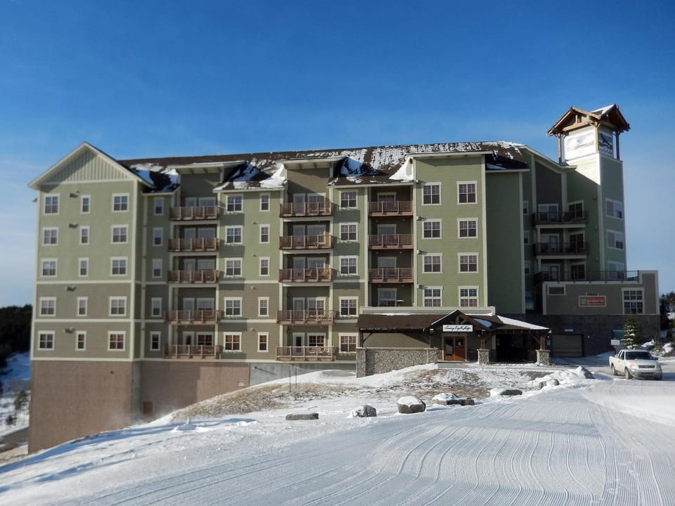 Property building, Day, Winter