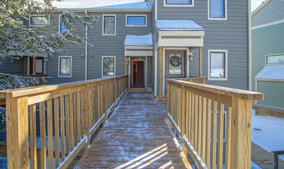Property building, Day, Winter