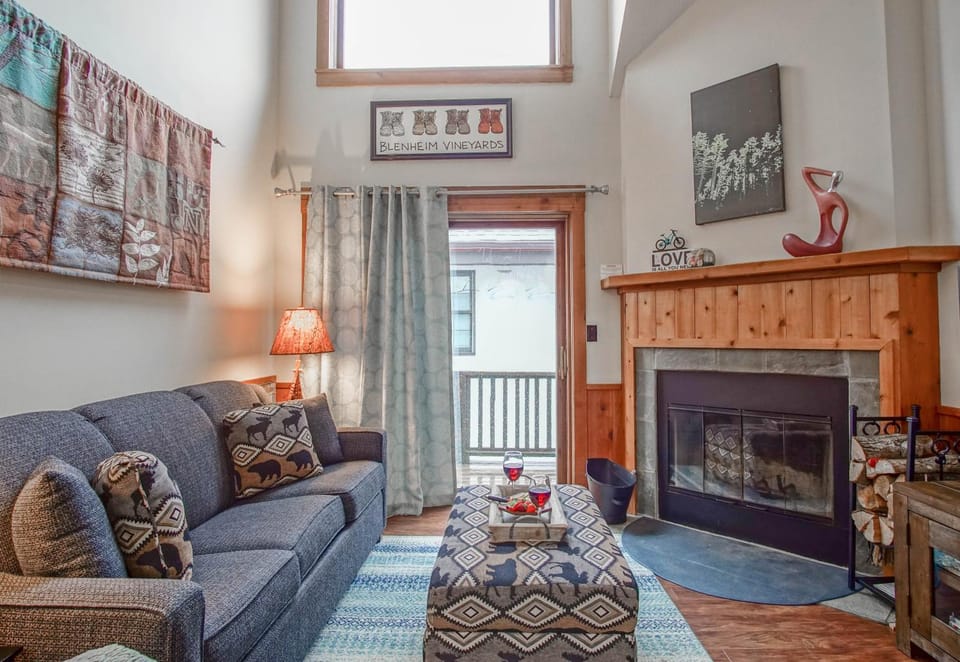 Living room, Seating area, fireplace