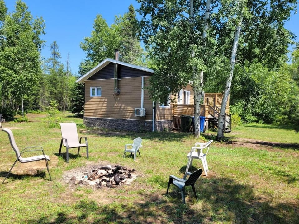 Le Caribou - Petit chalet rustique près de la plage Chalet in La Tuque