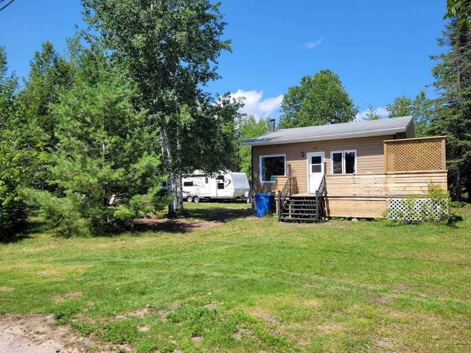 Le Caribou - Petit chalet rustique près de la plage Chalet in La Tuque