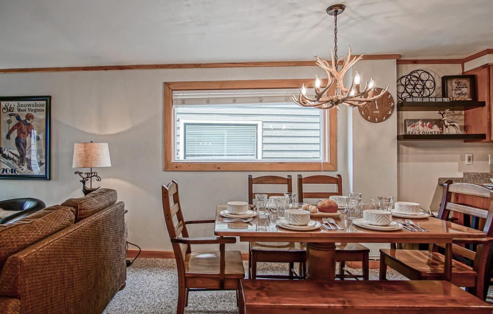 Seating area, Dining area