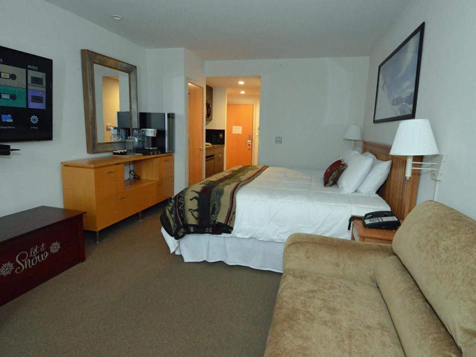 Bed, Seating area, Bedroom