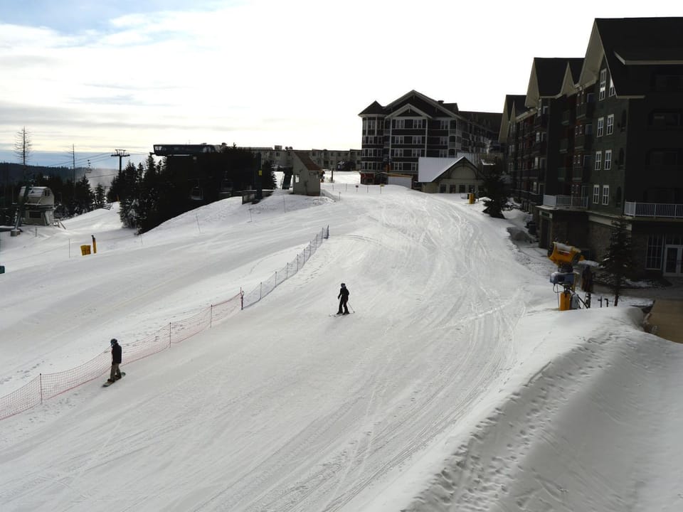 Property building, Day, People, Winter, Skiing