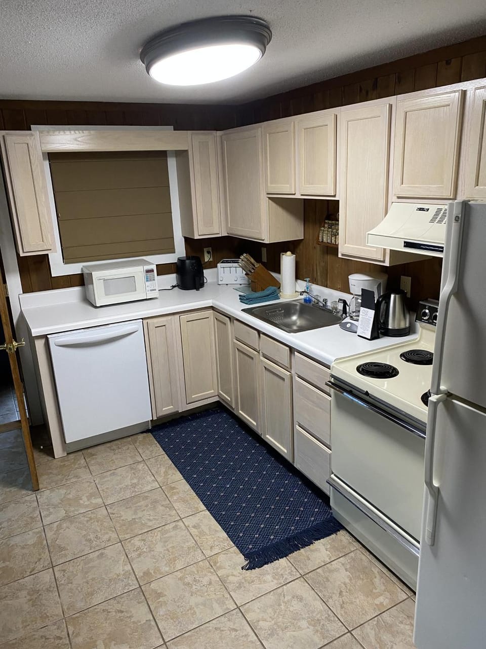 Kitchen or kitchenette, kitchen