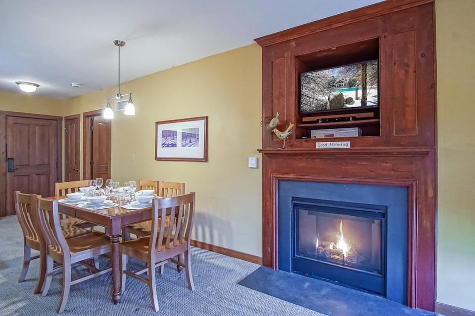 TV and multimedia, Living room, Dining area
