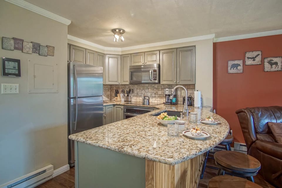 Kitchen or kitchenette, Seating area, Dining area, dishwasher, oven, stove, kitchen