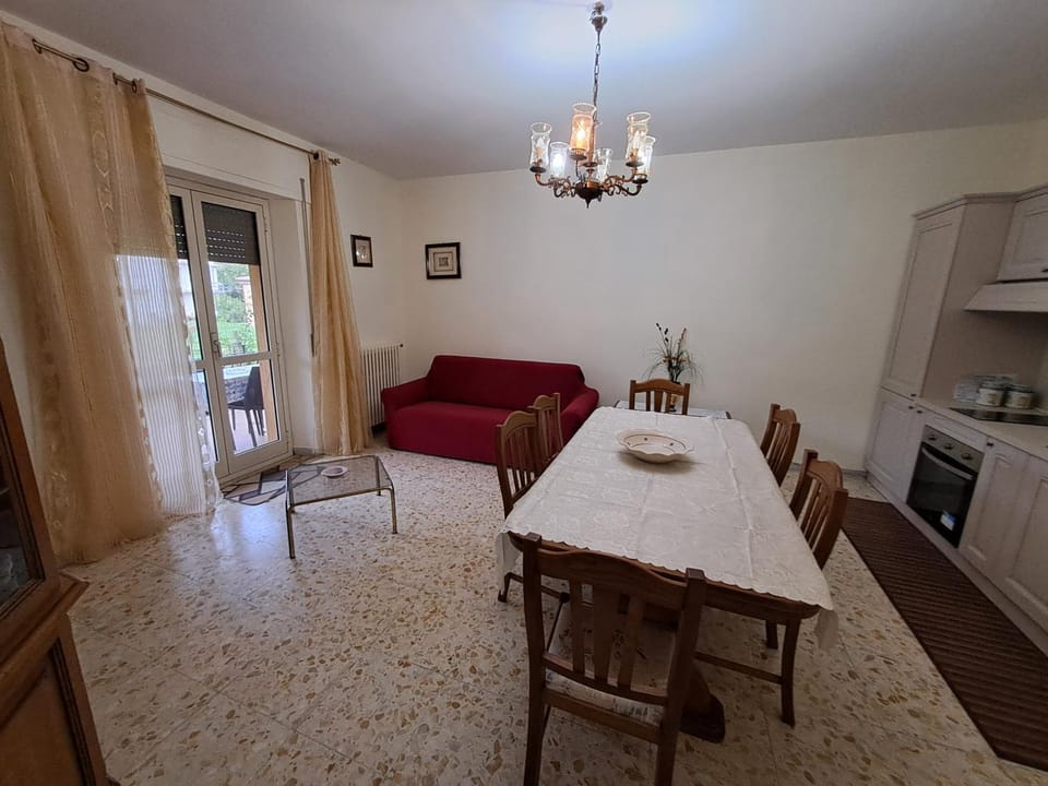 Kitchen or kitchenette, Living room, Seating area, Dining area, stove
