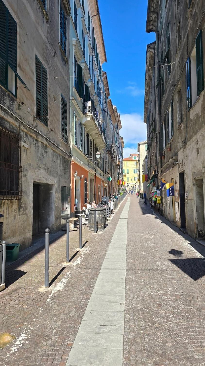 Day, Neighbourhood, City view, Street view, Location