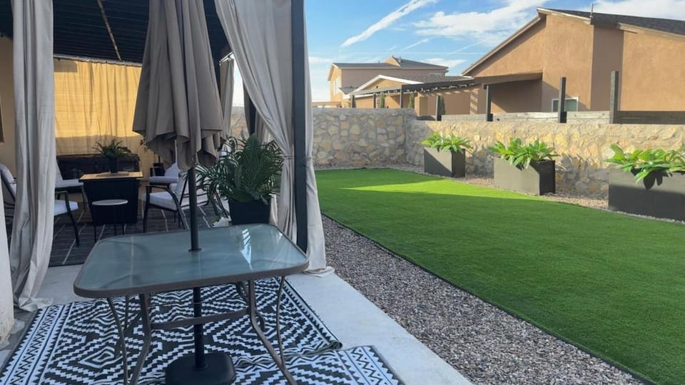 Westside El Paso Modern Retreat! Villa in El Paso