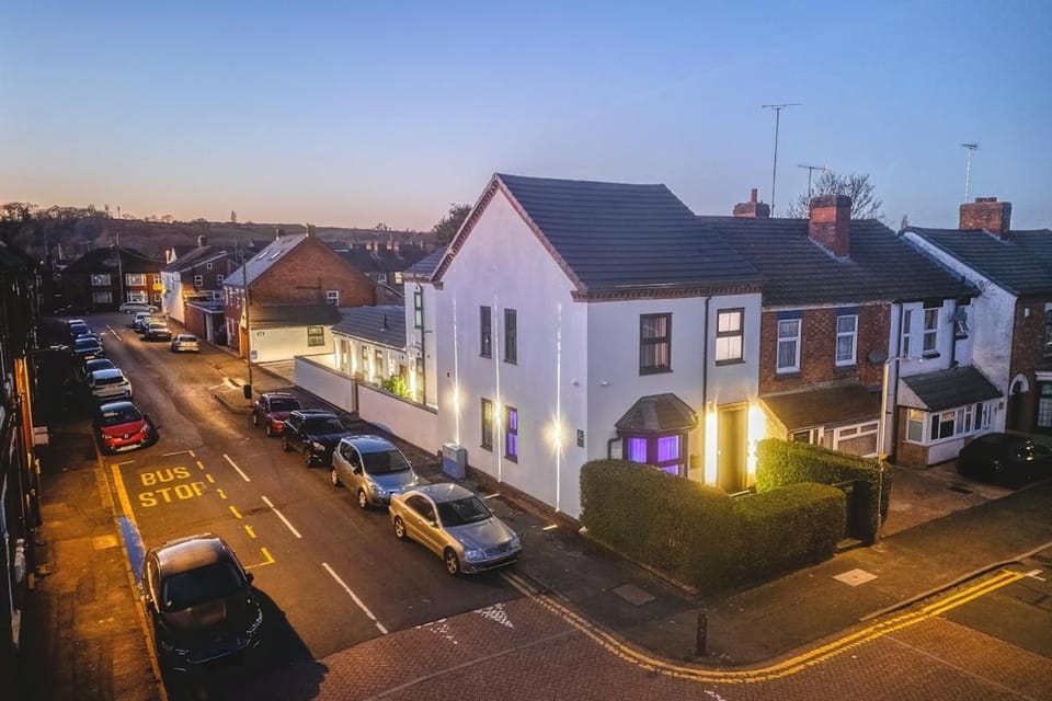 Property building, Neighbourhood, Street view, Location, Sunset, Parking