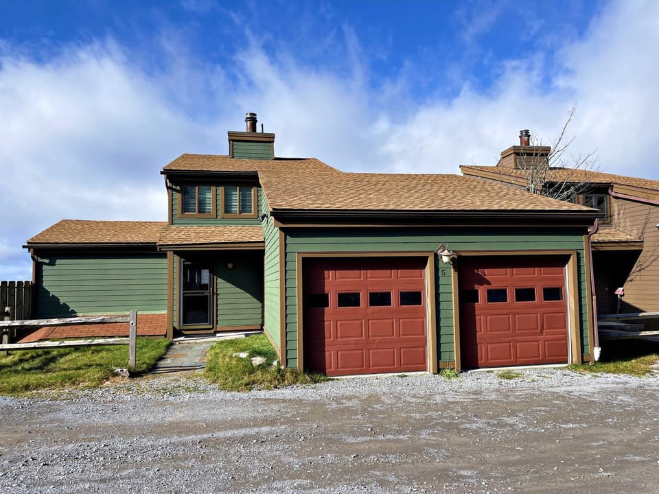 Property building, Day, Parking