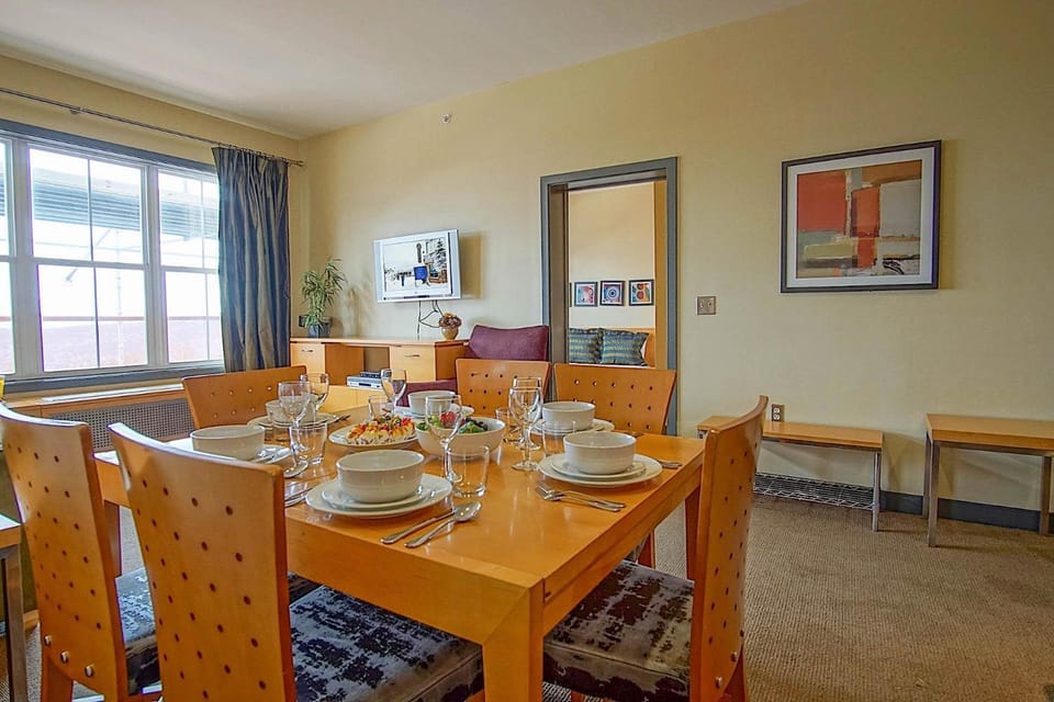 Seating area, Dining area