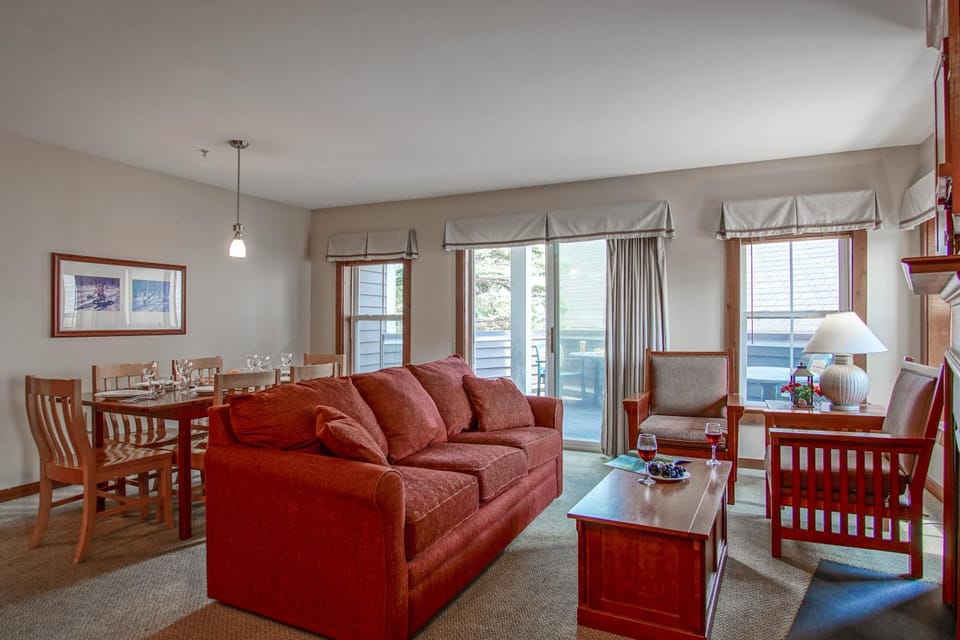 Living room, Seating area, Dining area
