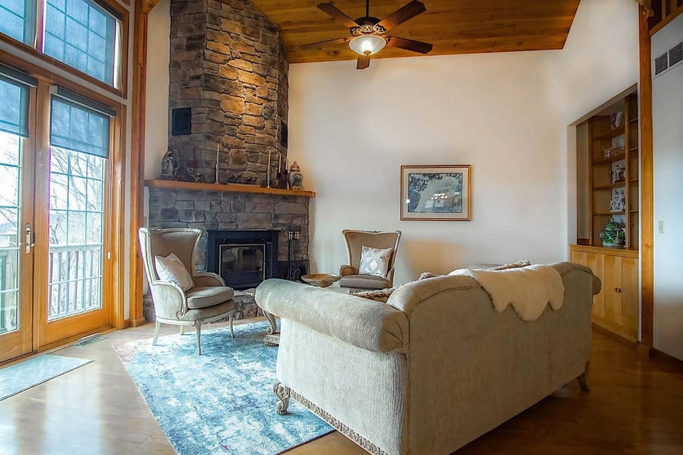 Living room, Seating area, fireplace