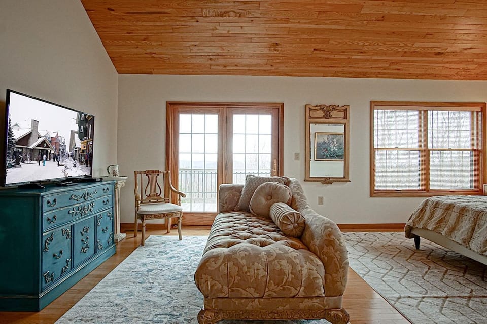 TV and multimedia, Seating area