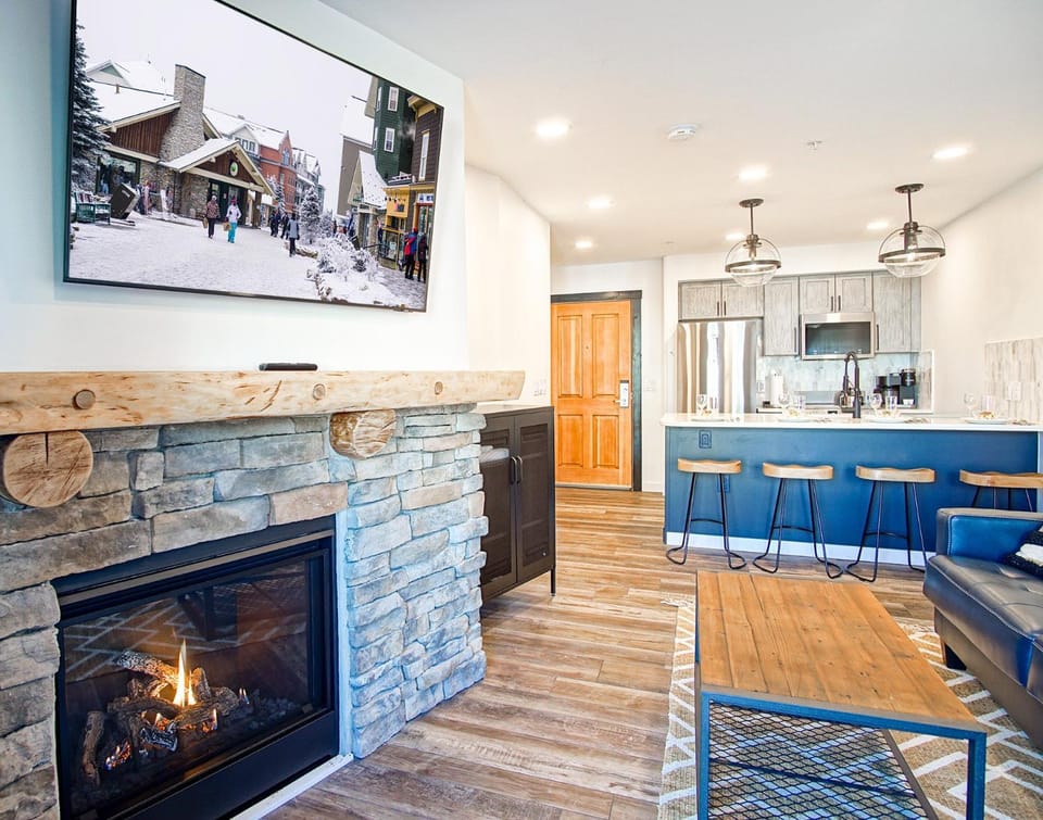 TV and multimedia, Kitchen or kitchenette, Living room, Seating area
