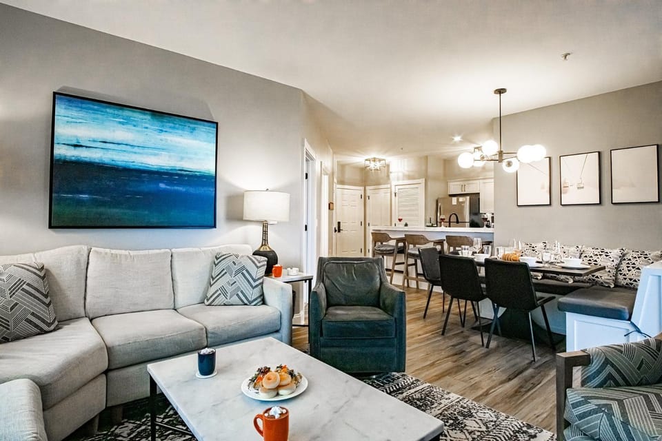 TV and multimedia, Living room, Seating area, Dining area