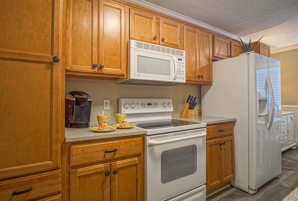 Coffee/tea facilities, Kitchen or kitchenette, oven, toaster, kitchen