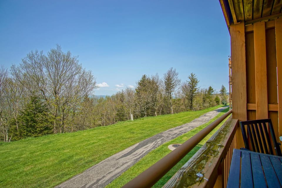 Property building, Day, View (from property/room), Balcony/Terrace