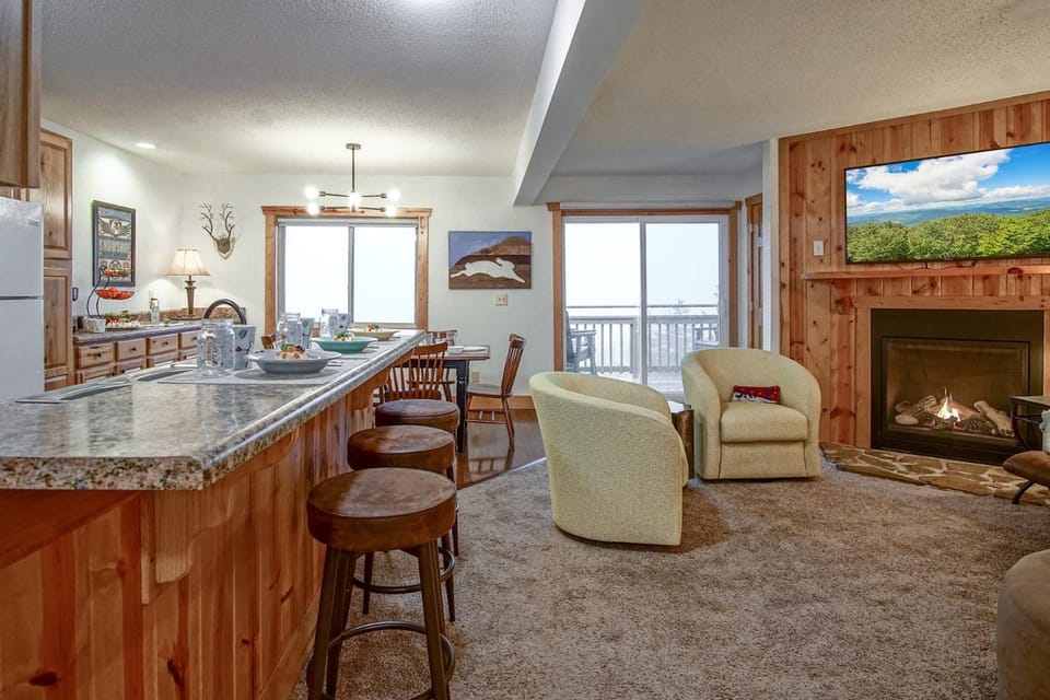 TV and multimedia, Coffee/tea facilities, Kitchen or kitchenette, Living room, Seating area