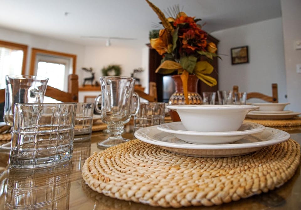 Seating area, Dining area