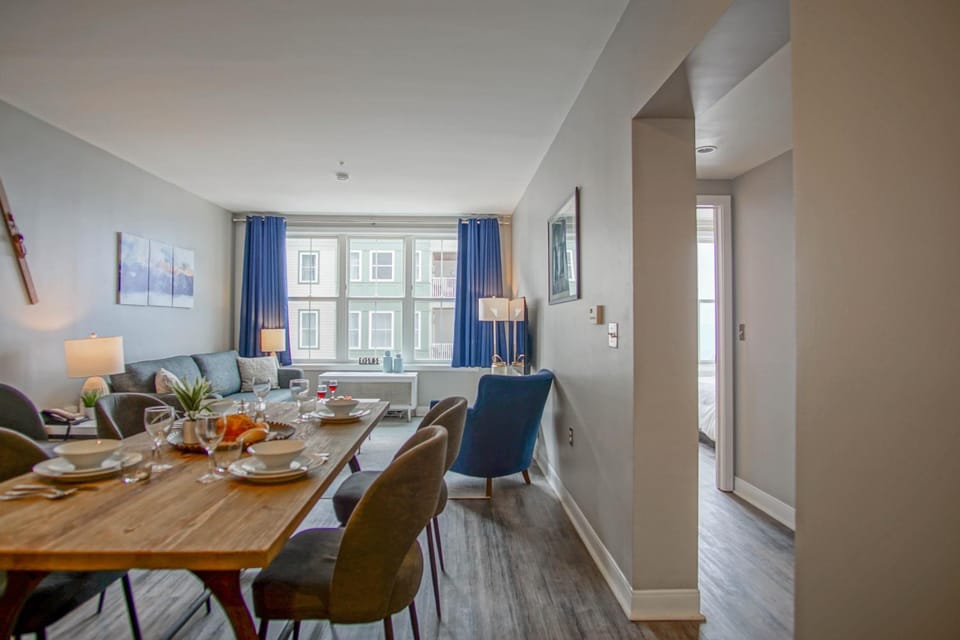 Seating area, Dining area